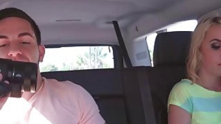 与纹身继父和大奶少女的粗暴性爱